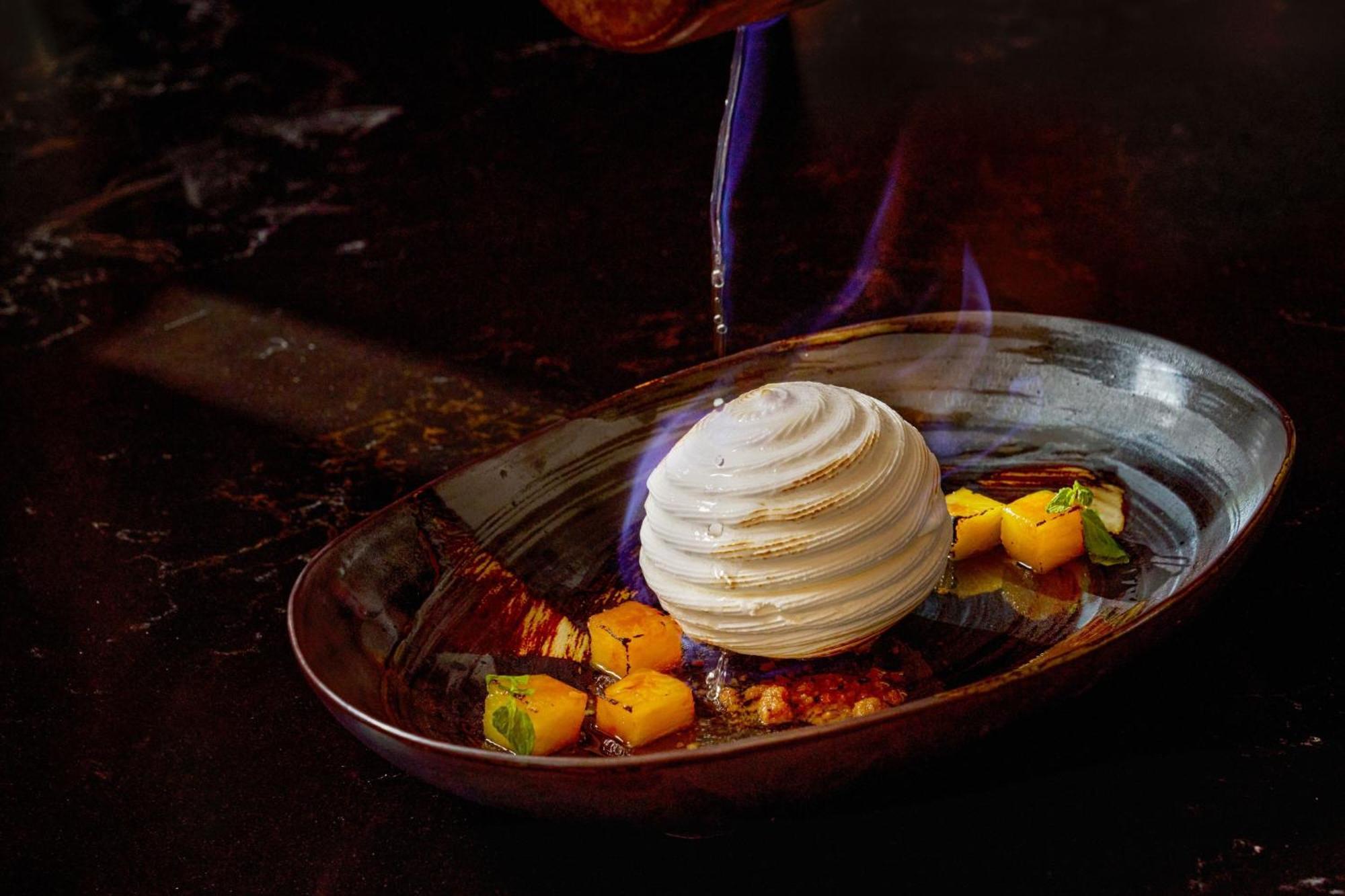 W Singapore - Sentosa Cove Singapura Exterior foto A dessert prepared with liquid nitrogen