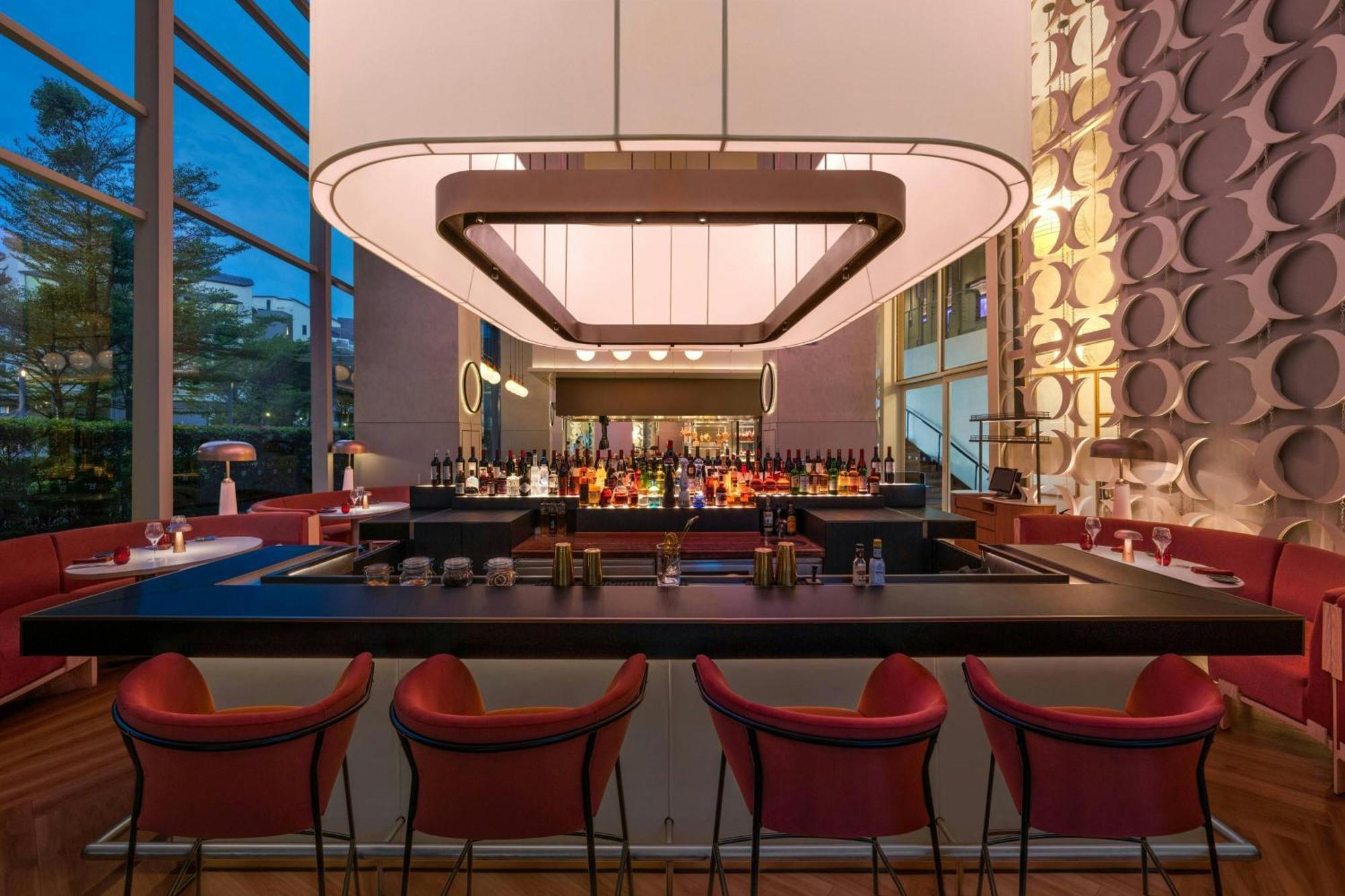 W Singapore - Sentosa Cove Singapura Exterior foto The bar at the hotel