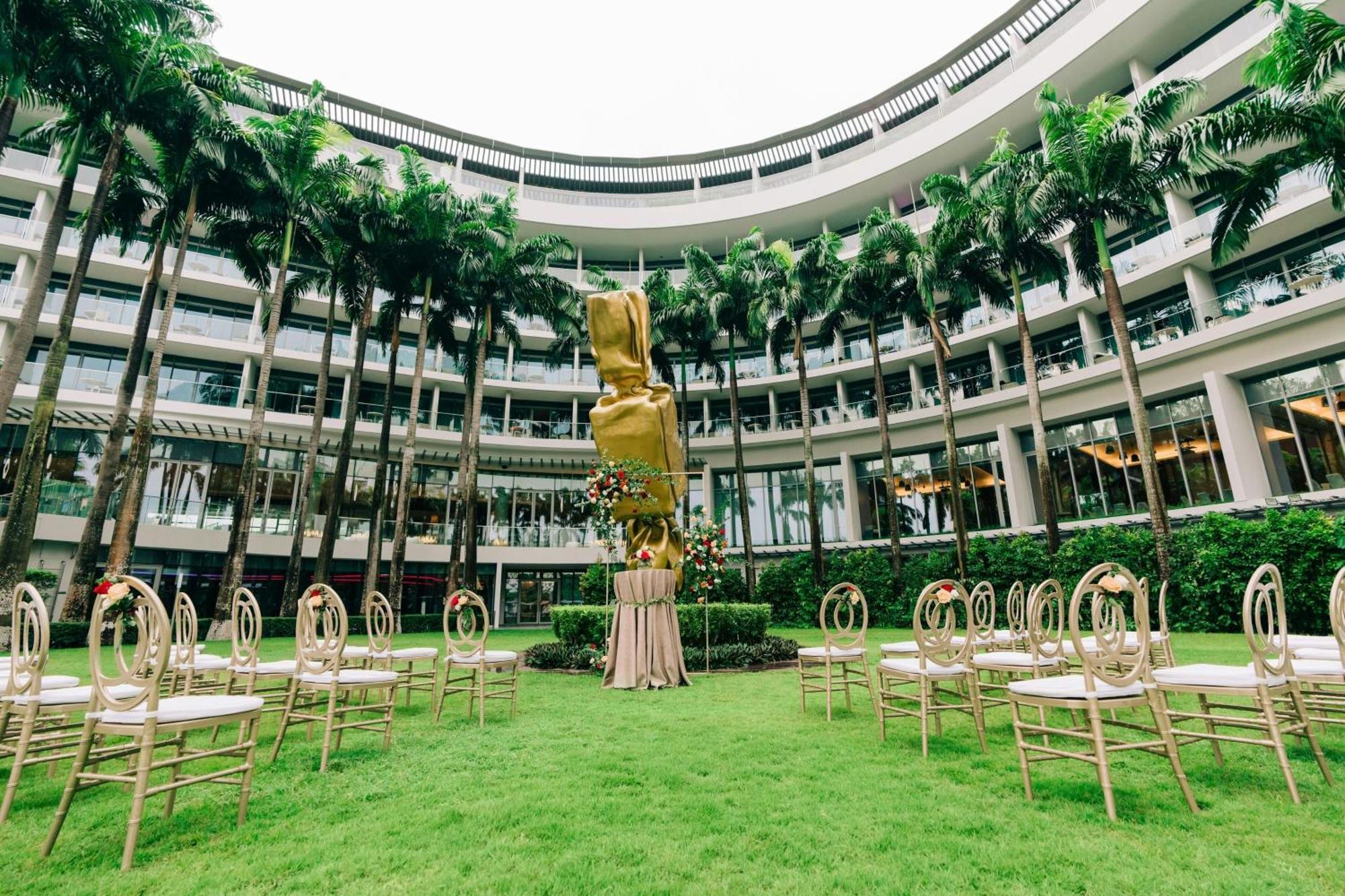 W Singapore - Sentosa Cove Singapura Exterior foto The lawn at the hotel